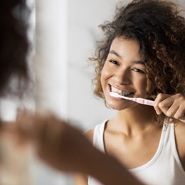 Invisalign patient in Nepean brushing their teeth